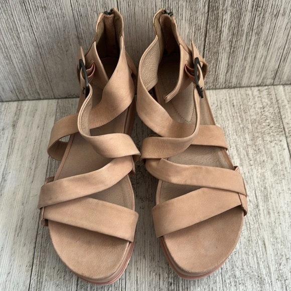 EILEEN FISHER - BOOST PLATFORM IN LATTE - Picture 5 of 7